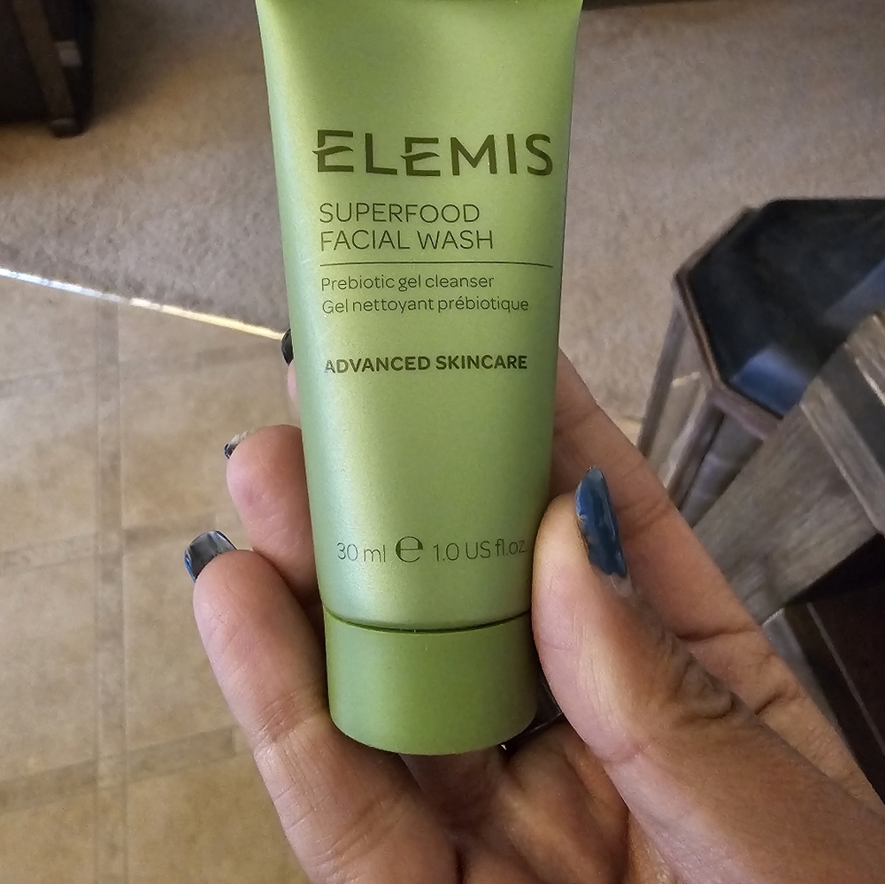 Brand New Elemis superfood facial wash FREE WITH PURCASE of $35 or more